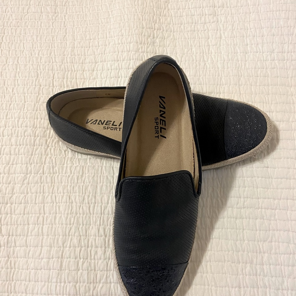 Vaneli Sport Size 8 only wore twice. Bought at Marmi’s in New York.